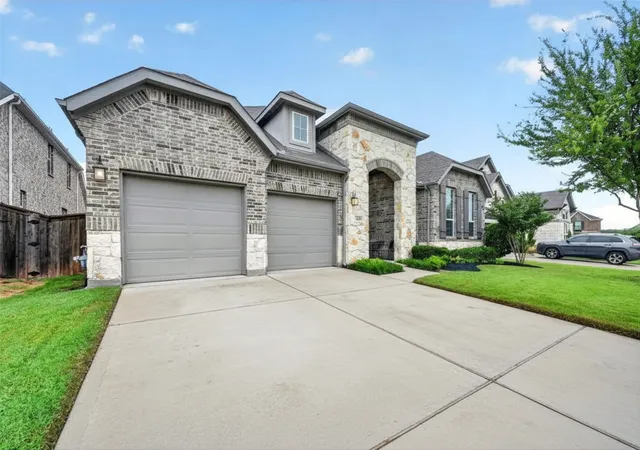 Photo 2 of Single family home for sale at 713 Rous Falls Dr, Mc Kinney, TX 75071 | MLS# 21332333 | Listing updated on 2026-10-07