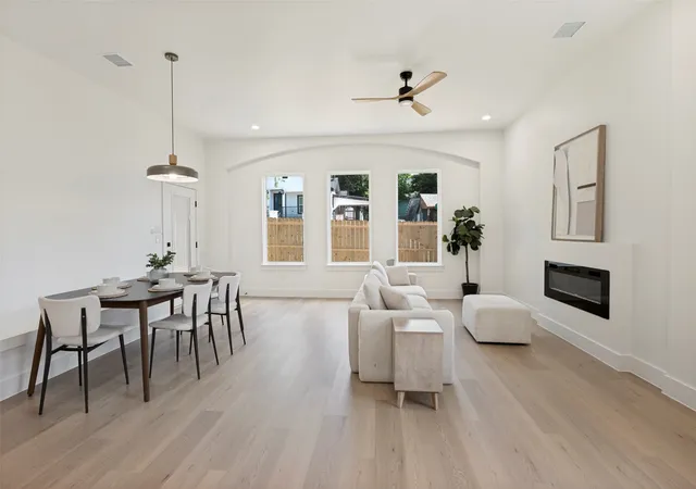 Photo 3 of Single family home for sale at 524 Tama St, Dallas, TX 75203 | MLS# 21332843 | Listing updated on 2026-08-25