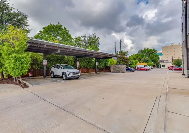 Listing Photo 5 - Condo for sale in building located at 1455 W Magnolia Ave, Fort Worth, TX 76104 - Unit #203