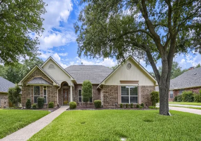 Photo 1 of Single family home for sale at 11 Kim Ct, Mansfield, TX 76063 | MLS# 21284666 | Listing updated on 2026-10-02