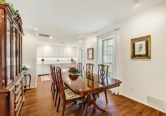 Photo 4 of Single family home for sale at 331 Robin Wy, Richardson, TX 75080 | MLS# 21332998 | Listing updated on 2026-08-26