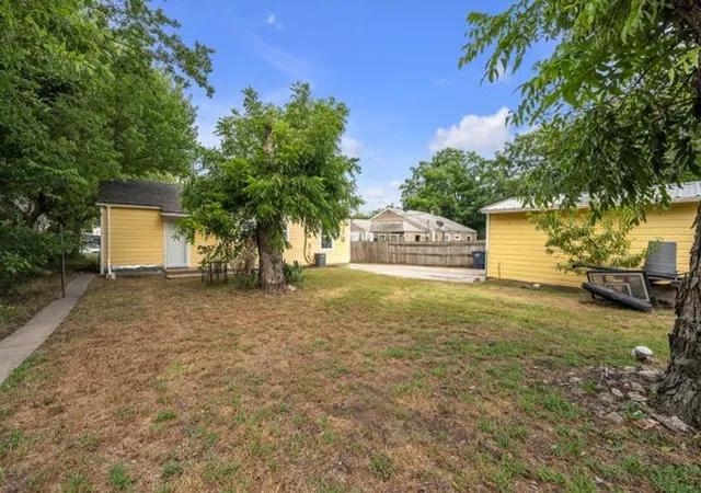 19th image of 1005 Clarence St W, Fort Worth, TX 76117 | MLS# 21333026