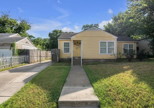 2nd image of 1005 Clarence St W, Fort Worth, TX 76117 | MLS# 21333026
