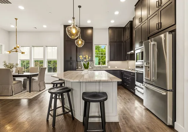 Townhouse for sale at 1856 Stevens Bluff Ln, Dallas, TX 75208 | MLS# 21333012