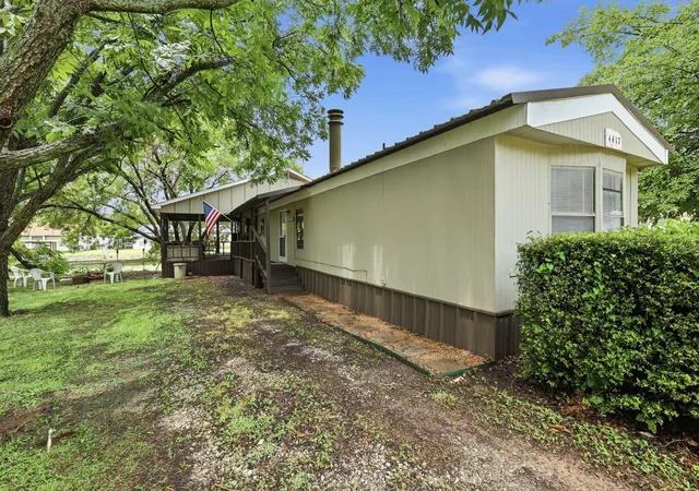 Photo 1 of Single family home for sale at 4417 Wildwood Cir, Granbury, TX 76049 | MLS# 21329808 | Listing updated on 2026-07-17