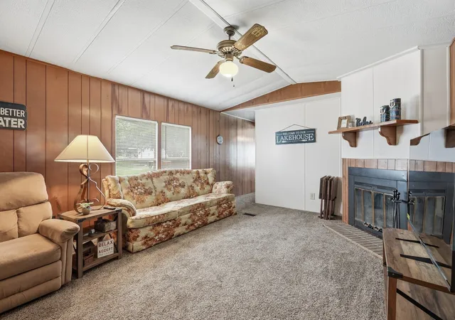Photo 4 of Single family home for sale at 4417 Wildwood Cir, Granbury, TX 76049 | MLS# 21329808 | Listing updated on 2026-07-17
