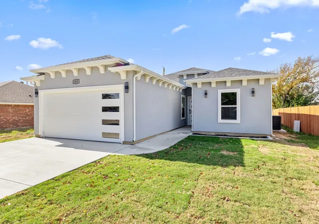 Photo 1 of Single family home for sale at 315 Windjammer Rd, Gun Barrel City, TX 75156 | MLS# 21333043 | Listing updated on 2026-09-24
