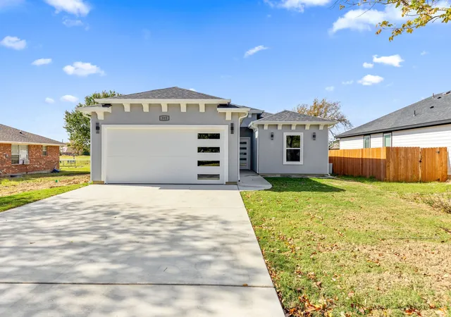 Photo 2 of Single family home for sale at 315 Windjammer Rd, Gun Barrel City, TX 75156 | MLS# 21333043 | Listing updated on 2026-09-24