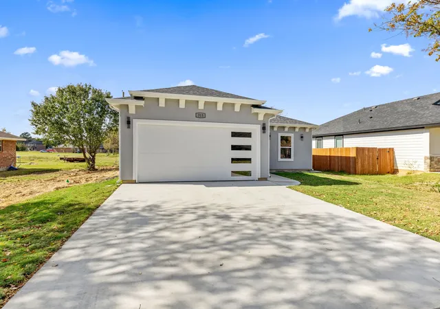 Photo 3 of Single family home for sale at 315 Windjammer Rd, Gun Barrel City, TX 75156 | MLS# 21333043 | Listing updated on 2026-09-24