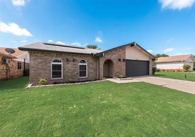 3rd image of 4420 Buckeye St, Fort Worth, TX 76137 | MLS# 21332958