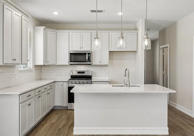 Photo 3 of Single family home for sale at 429 Avian Wy, Godley, TX 76044 | MLS# 21333020 | Listing updated on 2026-10-07