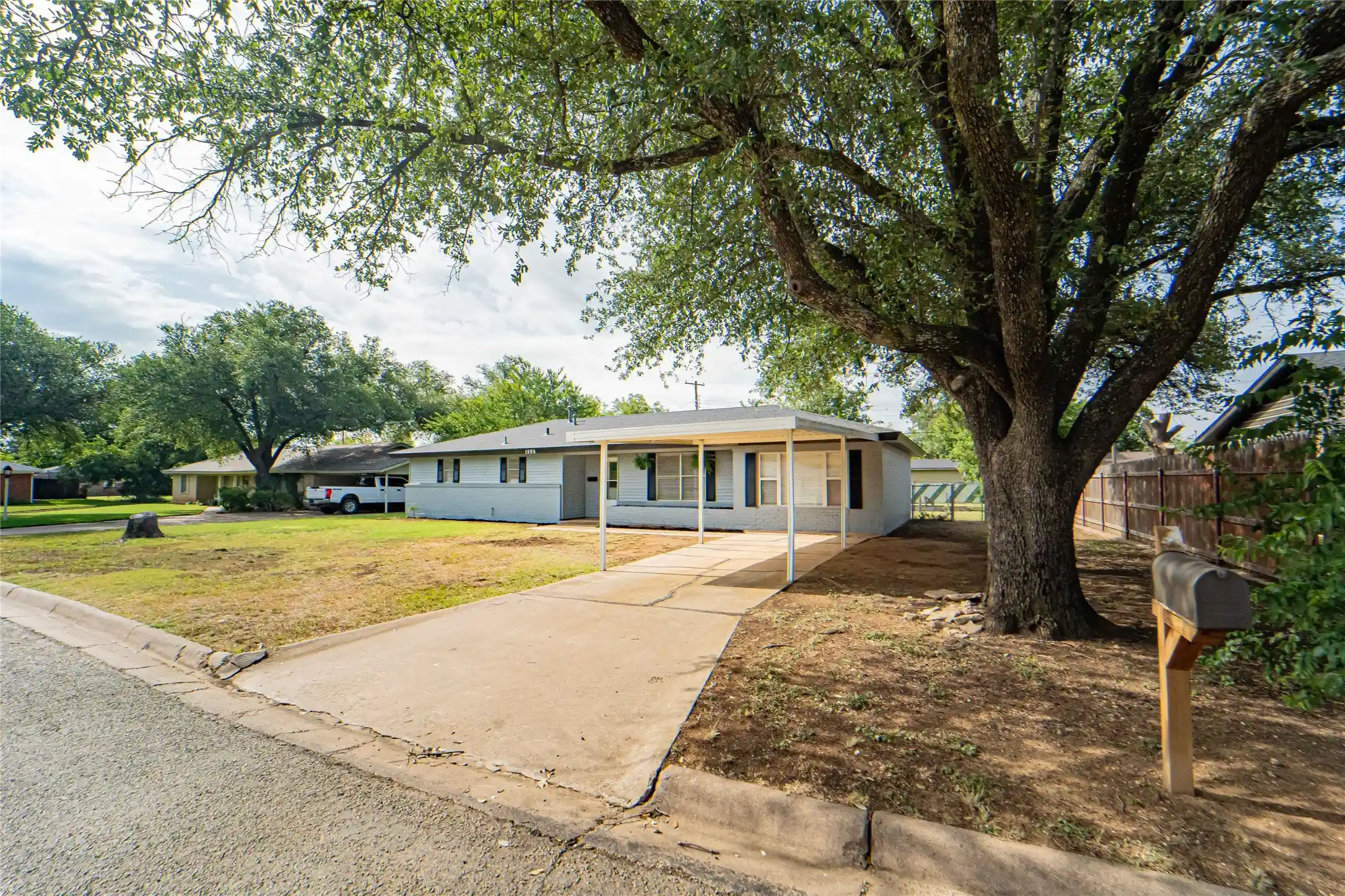 Photo 2 of Single family home for sale at 1505 Westridge Cir, Breckenridge, TX 76424 | MLS# 21332697 | Listing updated on 2026-10-27