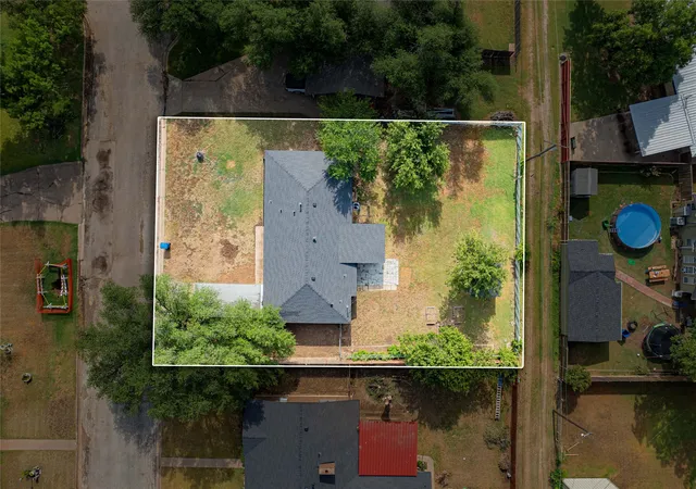 Photo 3 of Single family home for sale at 1505 Westridge Cir, Breckenridge, TX 76424 | MLS# 21332697 | Listing updated on 2026-08-22