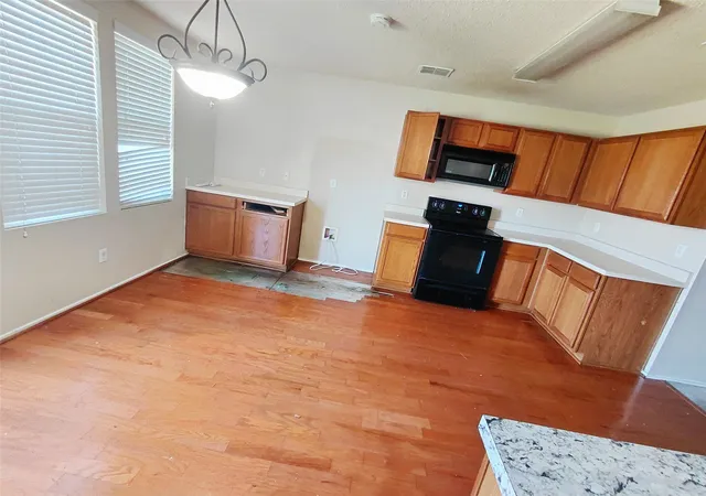 2nd image of 2123 W Grove Ln, Grand Prairie, TX 75052 | MLS# 21333104