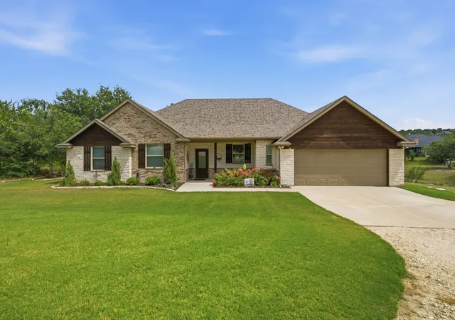 Photo 3 of Single family home for sale at 640 Sunfish Pt, Bluff Dale, TX 76433 | MLS# 21326609 | Listing updated on 2026-08-31