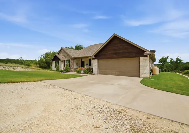 Photo 3 of Single family home for sale at 640 Sunfish Pt, Bluff Dale, TX 76433 | MLS# 21326609 | Listing updated on 2026-09-24