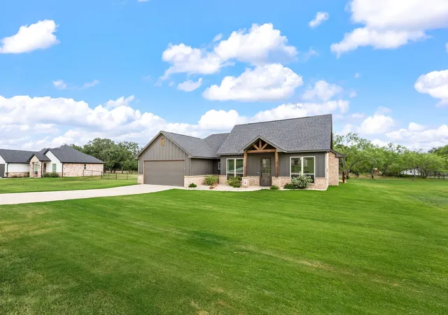Photo 2 of Single family home for sale at 212 Jimmy Ln, Millsap, TX 76066 | MLS# 21331415 | Listing updated on 2026-08-24
