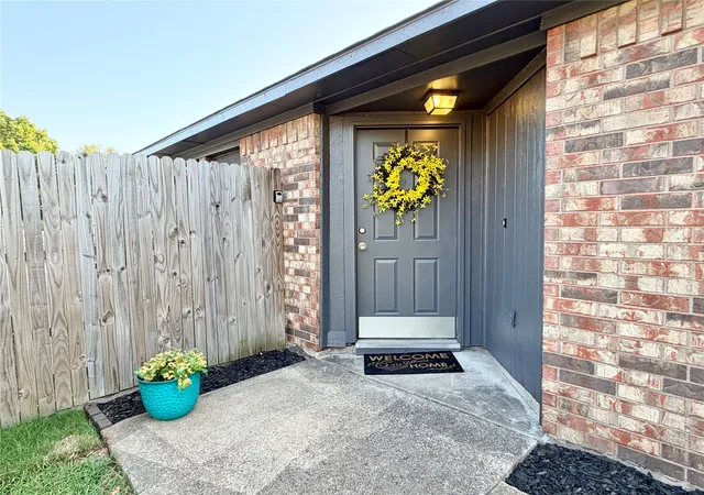 Photo 1 of Single family home for sale at 211 E Stone Cir, Wylie, TX 75098 | MLS# 21332608 | Listing updated on 2026-10-07