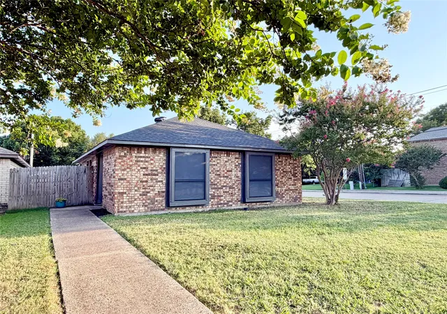 Photo 2 of Single family home for sale at 211 E Stone Cir, Wylie, TX 75098 | MLS# 21332608 | Listing updated on 2026-10-07