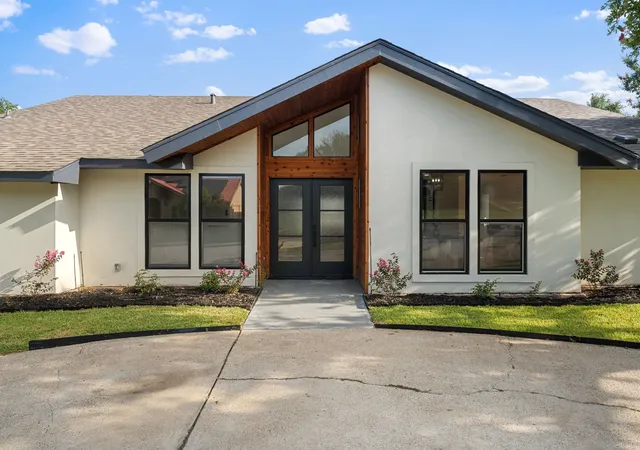 Photo 4 of Single family home for sale at 9648 Fallbrook Dr, Dallas, TX 75243 | MLS# 21332354 | Listing updated on 2026-08-31