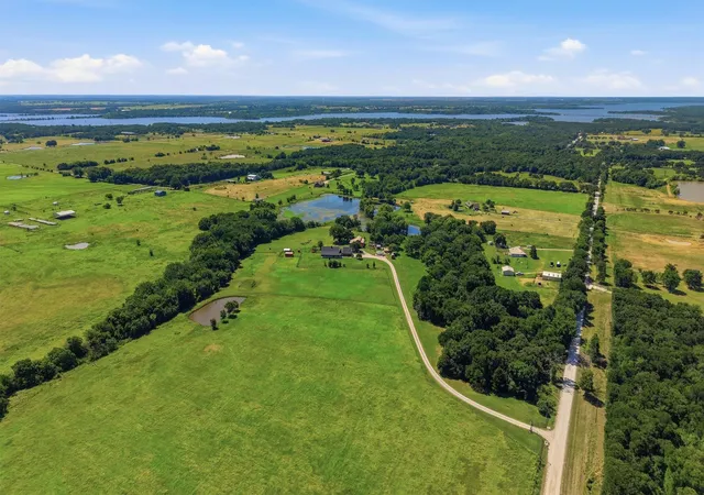 Photo 2 of Single family home for sale at 1226 County Road 243, Collinsville, TX 76233 | MLS# 21332986 | Listing updated on 2026-10-08