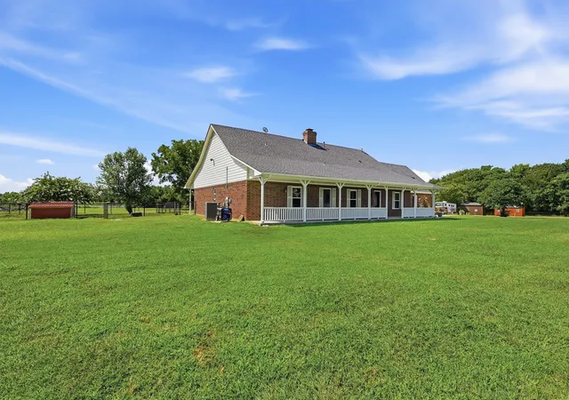Photo 3 of Single family home for sale at 1226 County Road 243, Collinsville, TX 76233 | MLS# 21332986 | Listing updated on 2026-10-08
