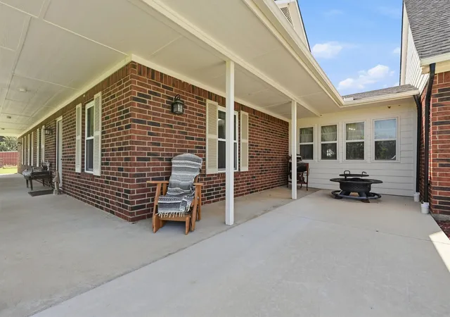 Photo 4 of Single family home for sale at 1226 County Road 243, Collinsville, TX 76233 | MLS# 21332986 | Listing updated on 2026-10-08