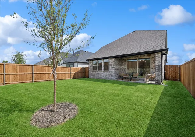 Photo 2 of Sale Pending at 911 Sagebrush Trl, Sherman, TX 75092 | MLS# 21333087 | Listing updated on 2026-08-06