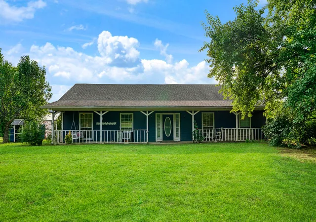 Homes for sale in Paris, TX | 2640 3 Rd St Se, Paris, TX 75460 | MLS# 21333173