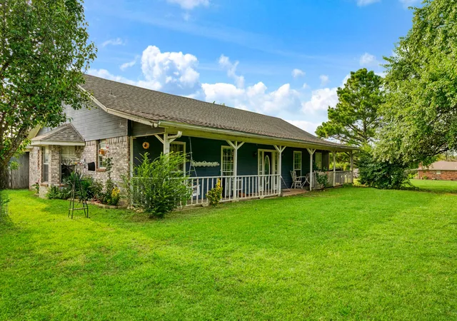 Homes for sale in Paris, TX | 2640 3 Rd St Se, Paris, TX 75460 | MLS# 21333173
