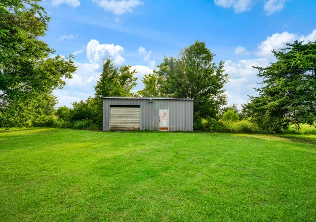 Homes for sale in Paris, TX | 2640 3 Rd St Se, Paris, TX 75460 | MLS# 21333173
