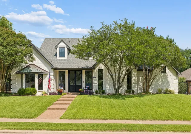 2nd image of 2204 Winding Hollow Ln, Plano, TX 75093 | MLS# 21330696
