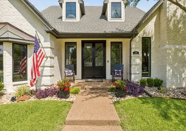 3rd image of 2204 Winding Hollow Ln, Plano, TX 75093 | MLS# 21330696