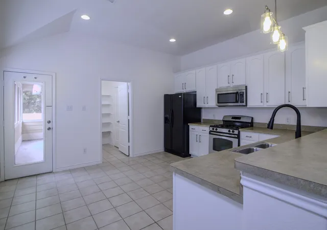 Photo 4 of Single family home for sale at 1609 Jasmine Trl, Savannah, TX 76227 | MLS# 21333090 | Listing updated on 2026-08-22