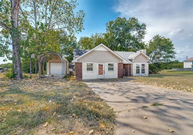 Photo 2 of Single family home for sale at 320 Egret Cir, Point, TX 75472 | MLS# 21333230 | Listing updated on 2026-07-17