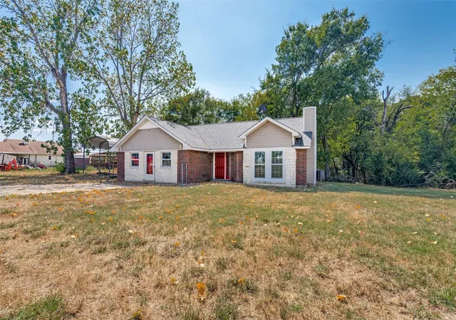 Photo 3 of Single family home for sale at 320 Egret Cir, Point, TX 75472 | MLS# 21333230 | Listing updated on 2026-07-17