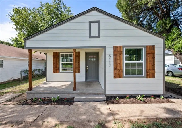 Photo 1 of Sale Pending at 5117 Almena Rd, River Oaks, TX 76114 | MLS# 21333223 | Listing updated on 2026-08-24