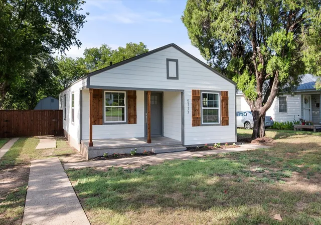 Photo 2 of Sale Pending at 5117 Almena Rd, River Oaks, TX 76114 | MLS# 21333223 | Listing updated on 2026-08-24