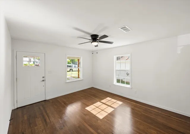 Photo 3 of Sale Pending at 5117 Almena Rd, River Oaks, TX 76114 | MLS# 21333223 | Listing updated on 2026-08-24