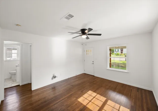 Photo 4 of Sale Pending at 5117 Almena Rd, River Oaks, TX 76114 | MLS# 21333223 | Listing updated on 2026-08-24
