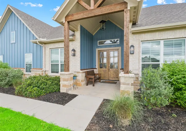 Photo 2 of Single family home for sale at 140 Clayton Xing, Springtown, TX 76082 | MLS# 21333247 | Listing updated on 2026-08-28
