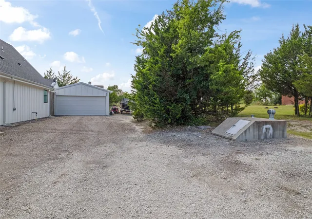 Photo 3 of Single family home for sale at 303 Cates Rd, Van Alstyne, TX 75495 | MLS# 21332741 | Listing updated on 2026-07-27