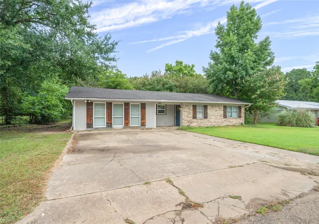 2nd image of 1451 Forrest Dr, Canton, TX 75103 | MLS# 21333285