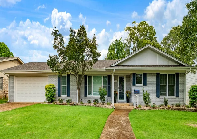 Homes for sale in Paris, TX | 2705 Hubbard St, Paris, TX 75460 | MLS# 21331970