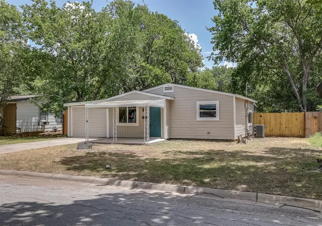 Homes for sale in Richland Hills, TX | 2804 Dogwood Park Dr, Richland Hills, TX 76118 | MLS# 21331947