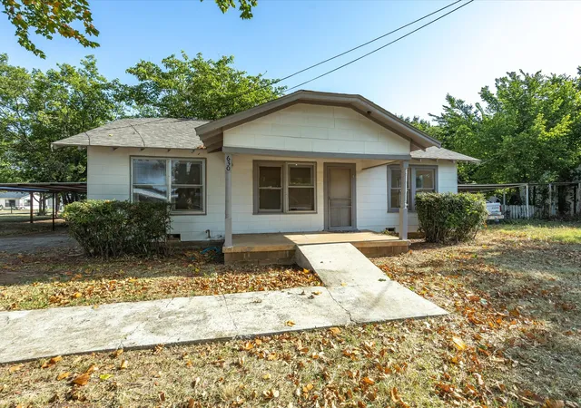 Photo 1 of Single family home for sale at 630 W Thompson St, Jacksboro, TX 76458 | MLS# 21330773 | Listing updated on 2026-07-17