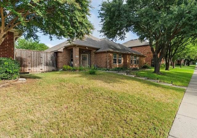 Photo 3 of Single family home for sale at 4601 Carlton Dr, Garland, TX 75043 | MLS# 21332737 | Listing updated on 2026-09-30