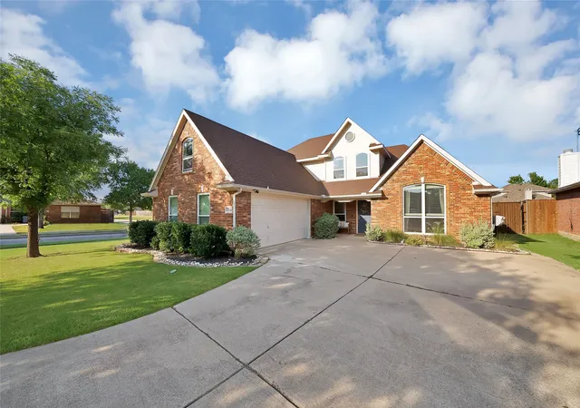 Photo 2 of Sale Pending at 2210 Evergreen Cvs, Corinth, TX 76208 | MLS# 21332090 | Listing updated on 2026-08-25