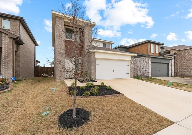 Photo 2 of Single family home for sale at 1041 Old Oaks Dr, Forney, TX 75126 | MLS# 21332283 | Listing updated on 2026-07-19