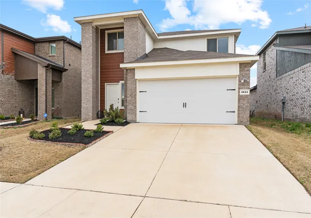 Photo 3 of Single family home for sale at 1041 Old Oaks Dr, Forney, TX 75126 | MLS# 21332283 | Listing updated on 2026-07-19